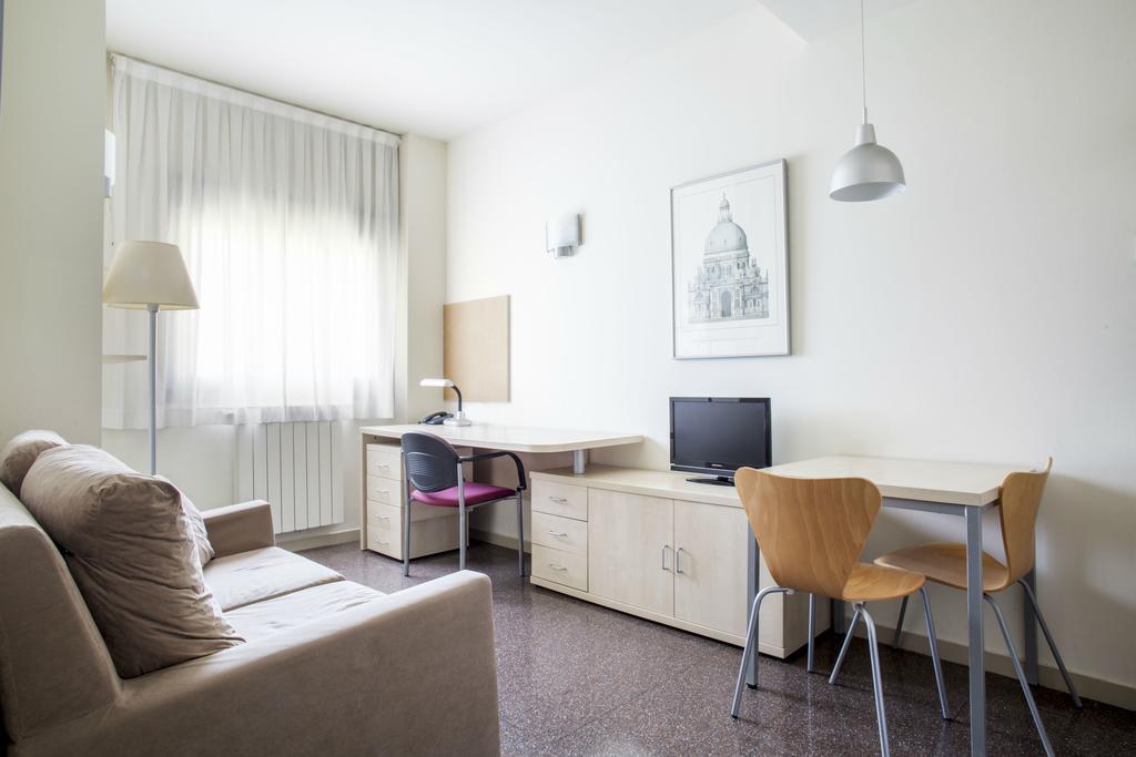 Residencia Universitaria Resa Los Abedules Pamplona Esterno foto