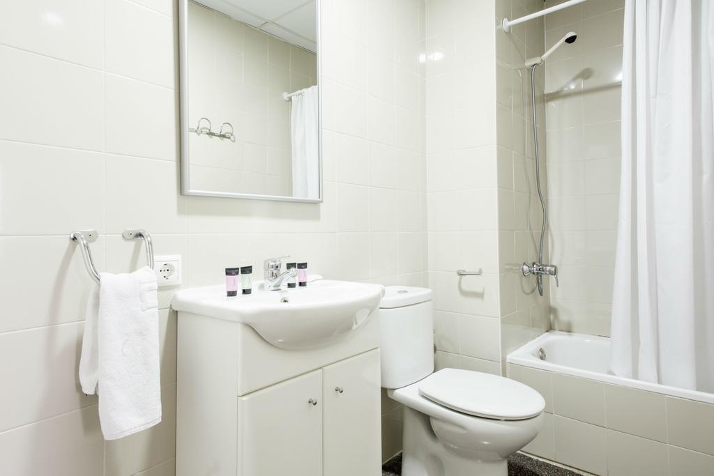 Residencia Universitaria Resa Los Abedules Pamplona Esterno foto