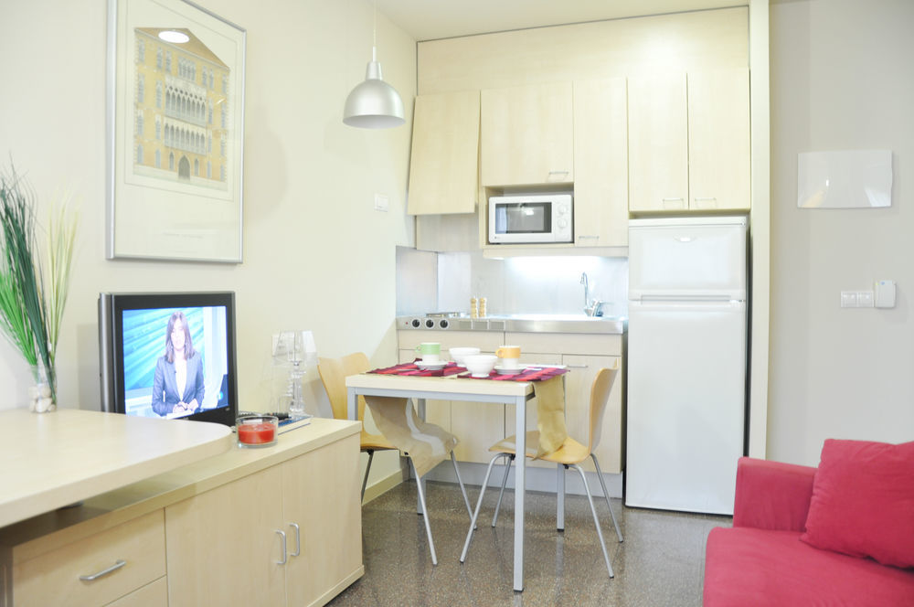 Residencia Universitaria Resa Los Abedules Pamplona Esterno foto